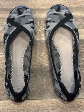 SALE 3/$20 Clarks Women’s Gray Camo Knit Ballet Flats